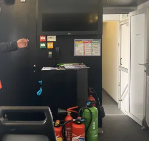 Unité mobile avec équipements de sécurité incendie